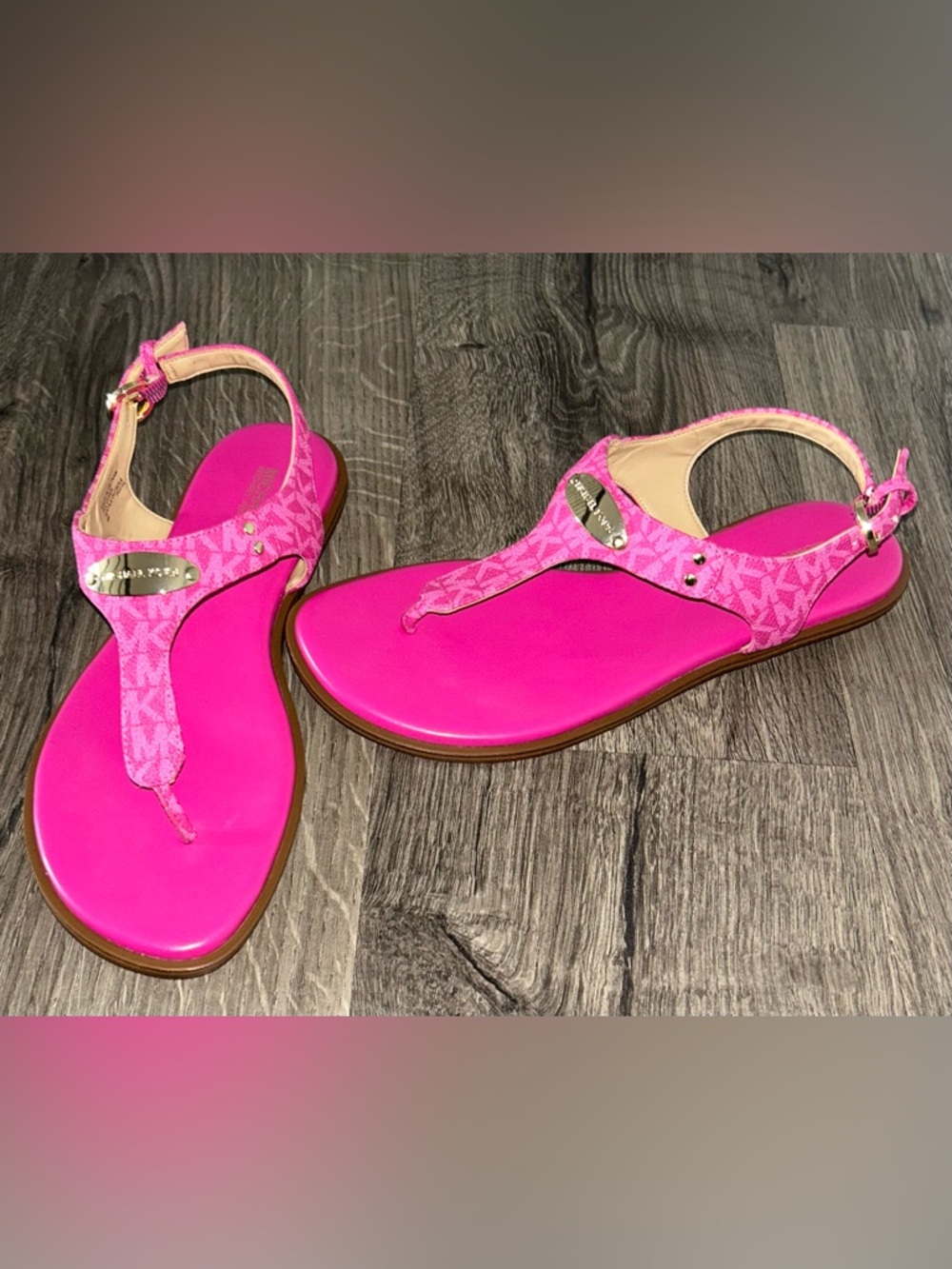 New!!  Michael Kors Wild Berry Signature MK Logo Thong Sandals - Picture 2 of 5